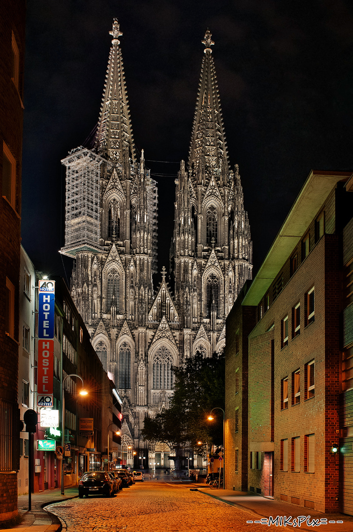 Kölner Dom an einem schönen Sommerabend