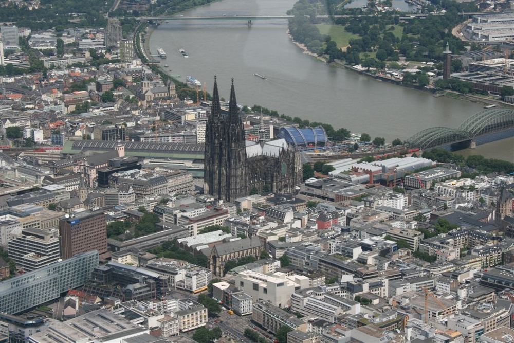 Kölner Dom aus der Luft