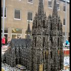 Kölner Dom aus Legosteinen