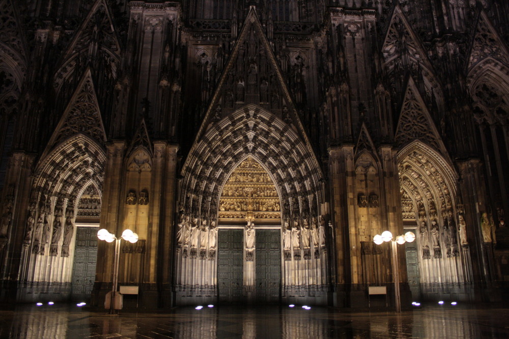 Kölner Dom bei Nacht ...