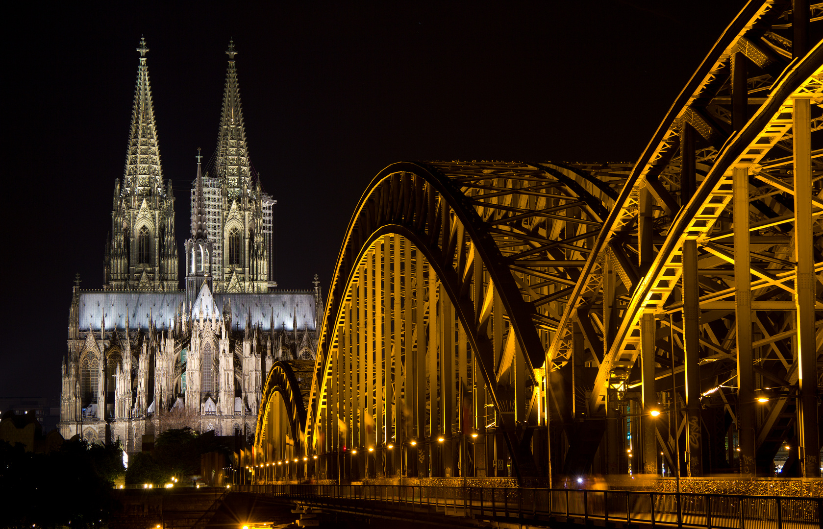 Kölner Dom bei Nacht