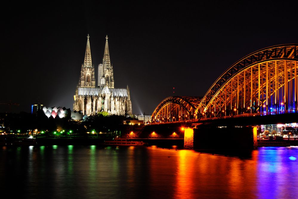 kölner dom bei nacht