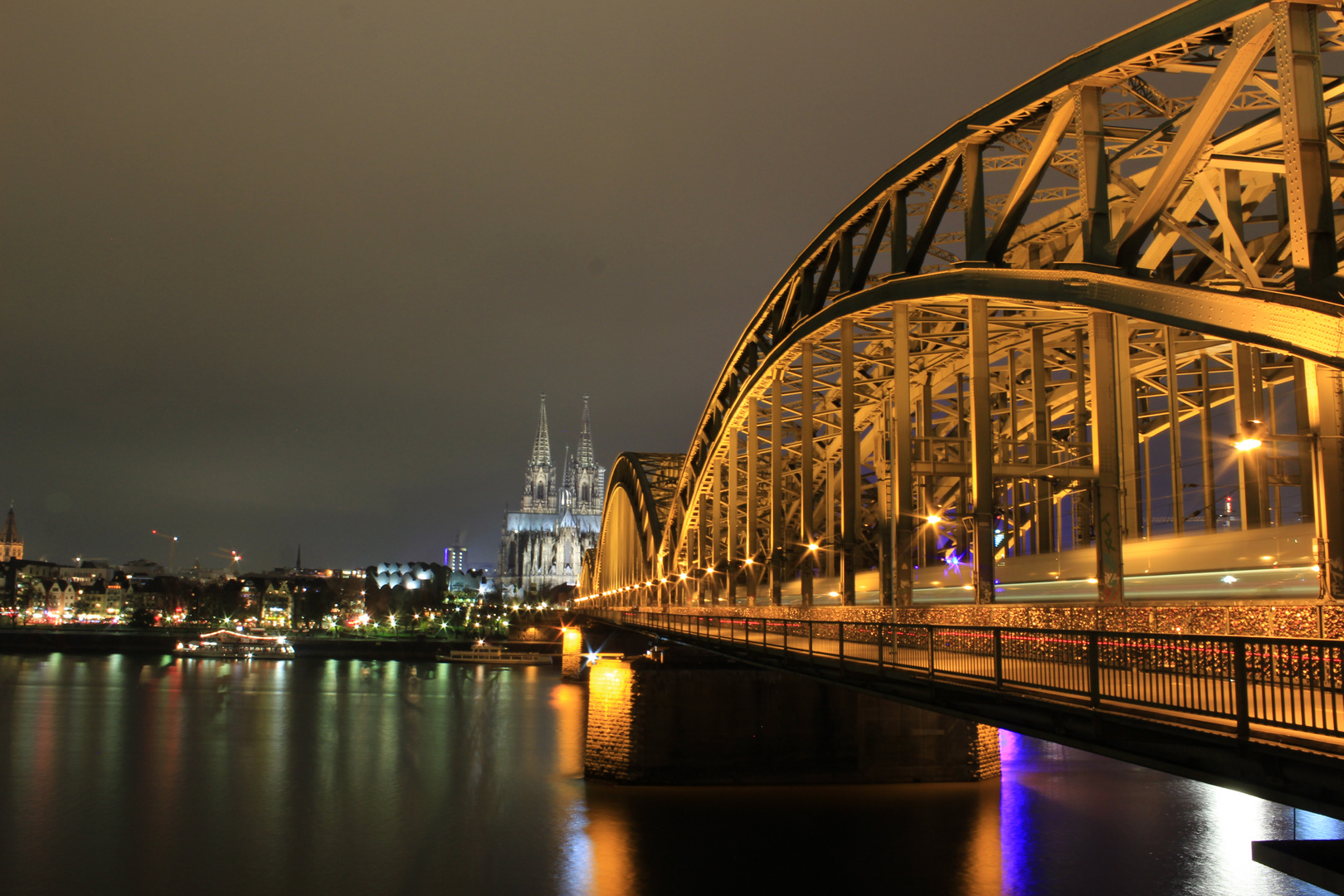 Kölner Dom bei Nacht