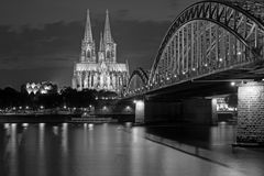 Kölner Dom bei Nacht