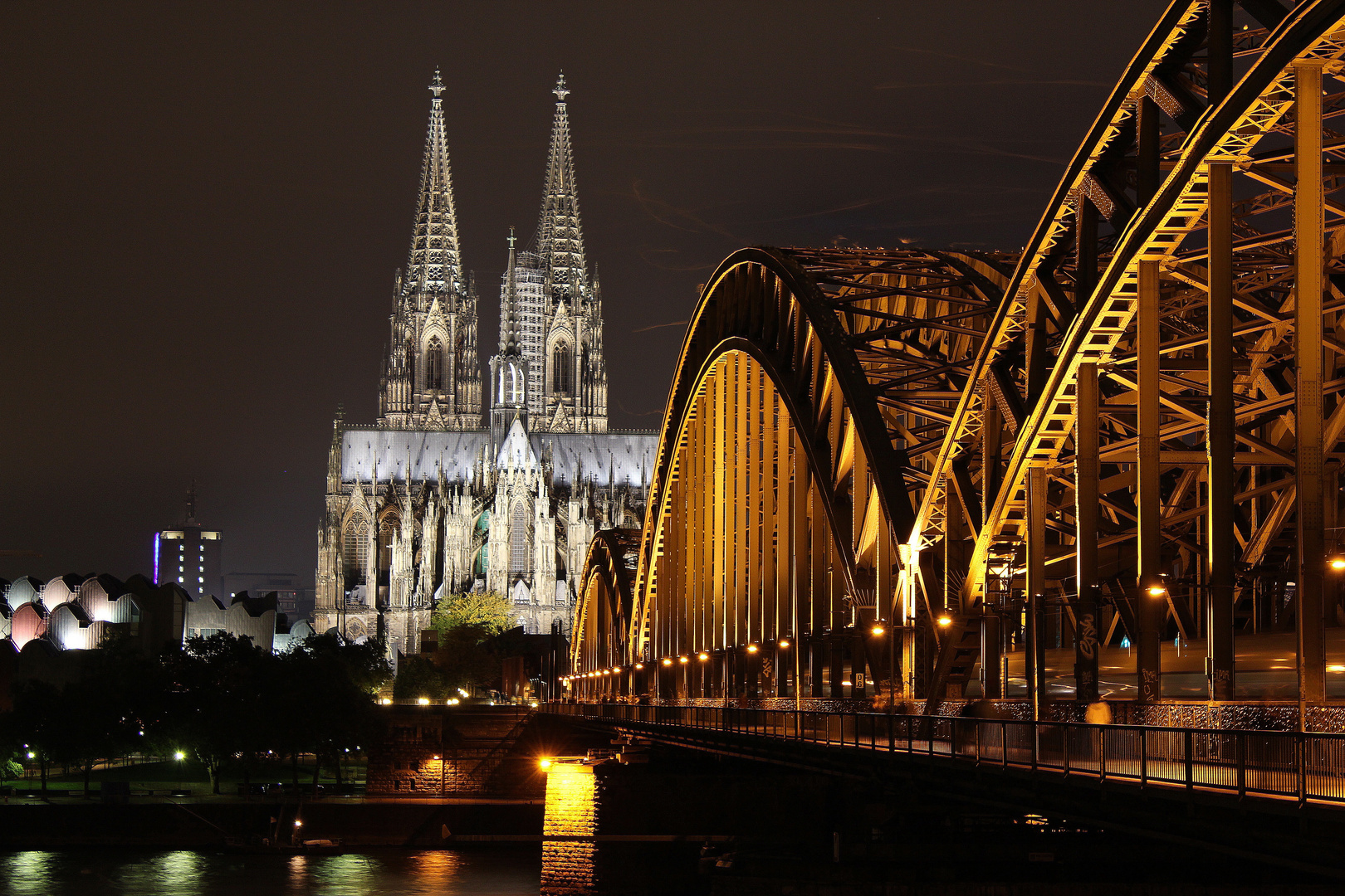 Kölner Dom bei Nacht