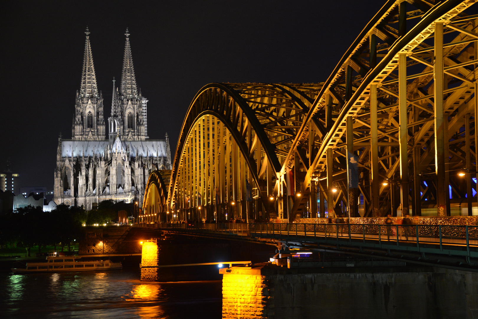 Kölner Dom bei Nacht