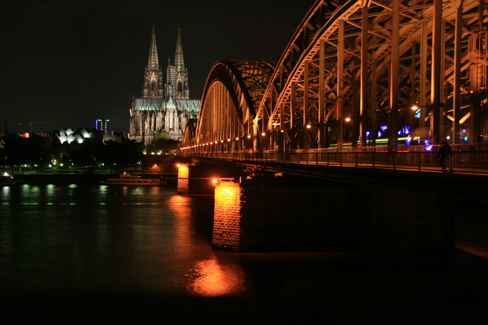 Kölner Dom bei Nacht !