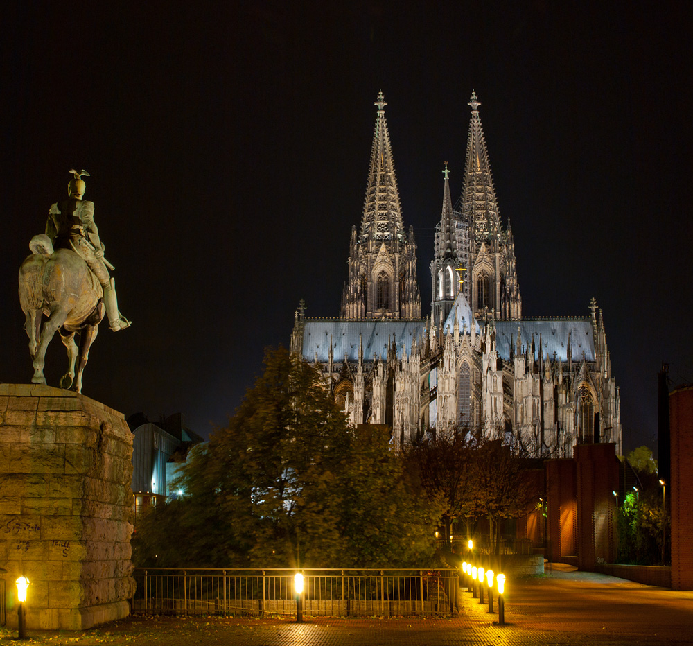 Kölner Dom bei Nacht