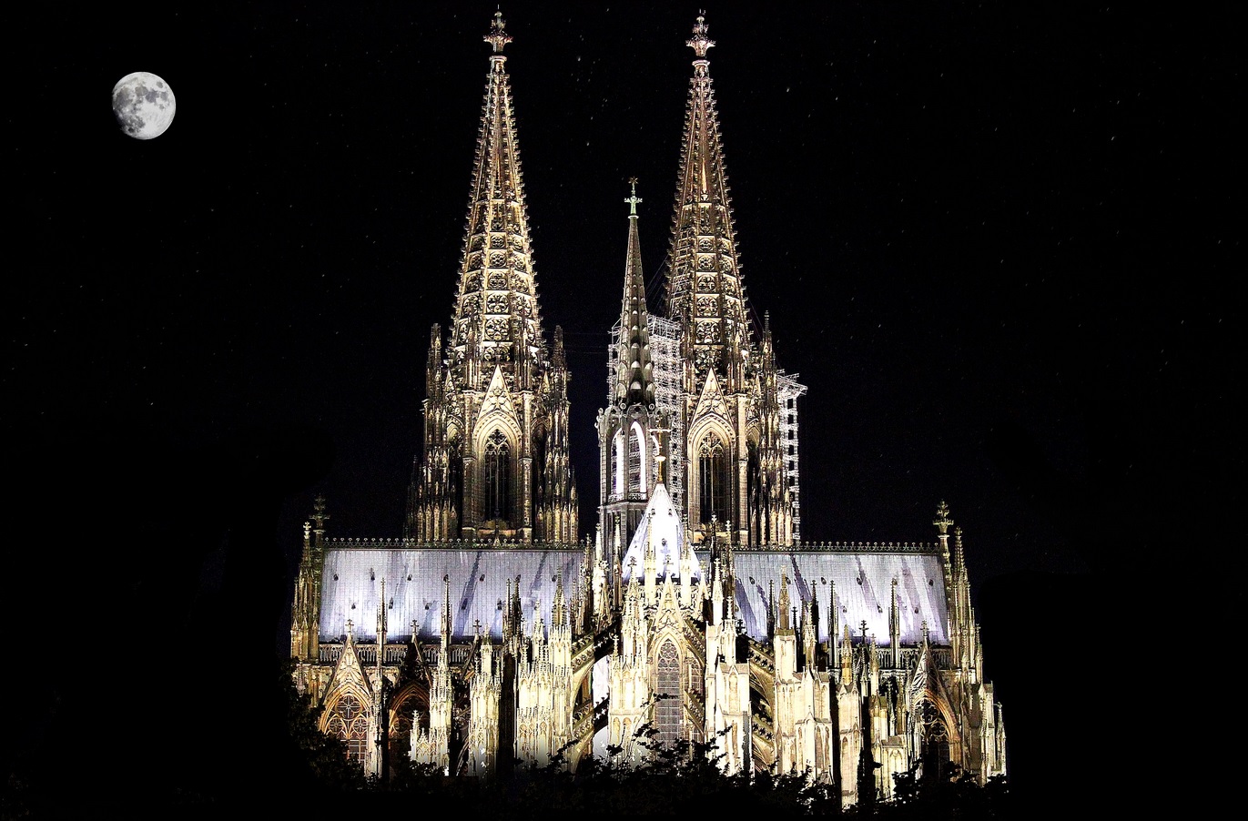 Kölner Dom bei Nacht mit Sternen und Mond - Photos by FC - Jeannette Dewald