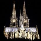 Kölner Dom bei Nacht mit Sternen und Mond - Photos by FC - Jeannette Dewald