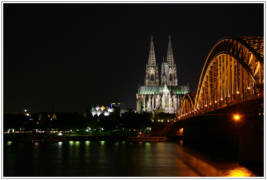 Kölner Dom bei Nacht (neue Version mit kürzer Belichtungzeit)