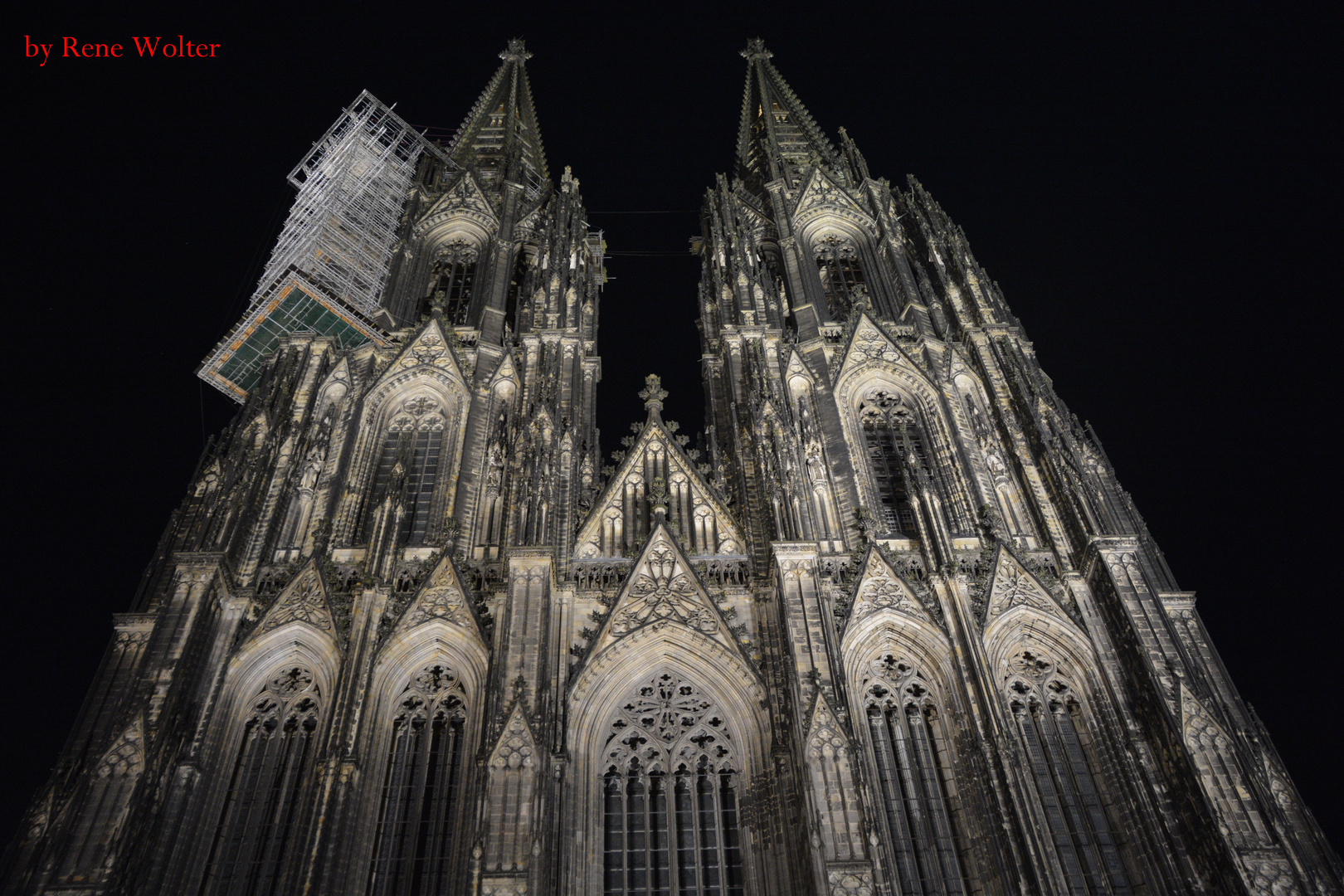 Kölner Dom bei Nacht Vorne