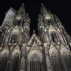 Kölner Dom bei Nacht Vorne