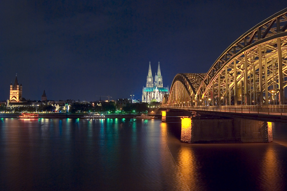 Kölner Dom bei night