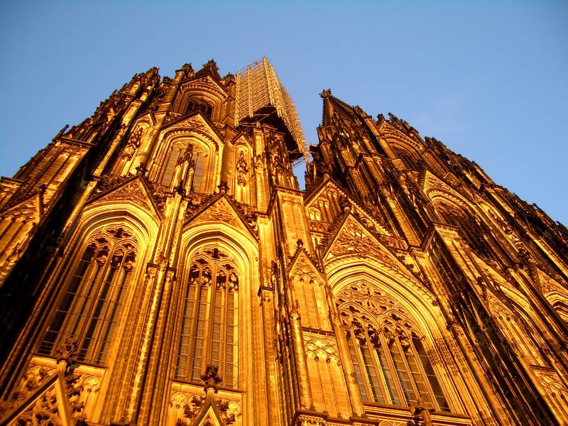 Kölner Dom bei Sonnenuntergang