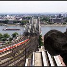 Kölner Dom: Blick auf die rechte Rheinseite (Messeturm, Hohenzollernbrücke, Hotel Hyatt, Köln-Arena)