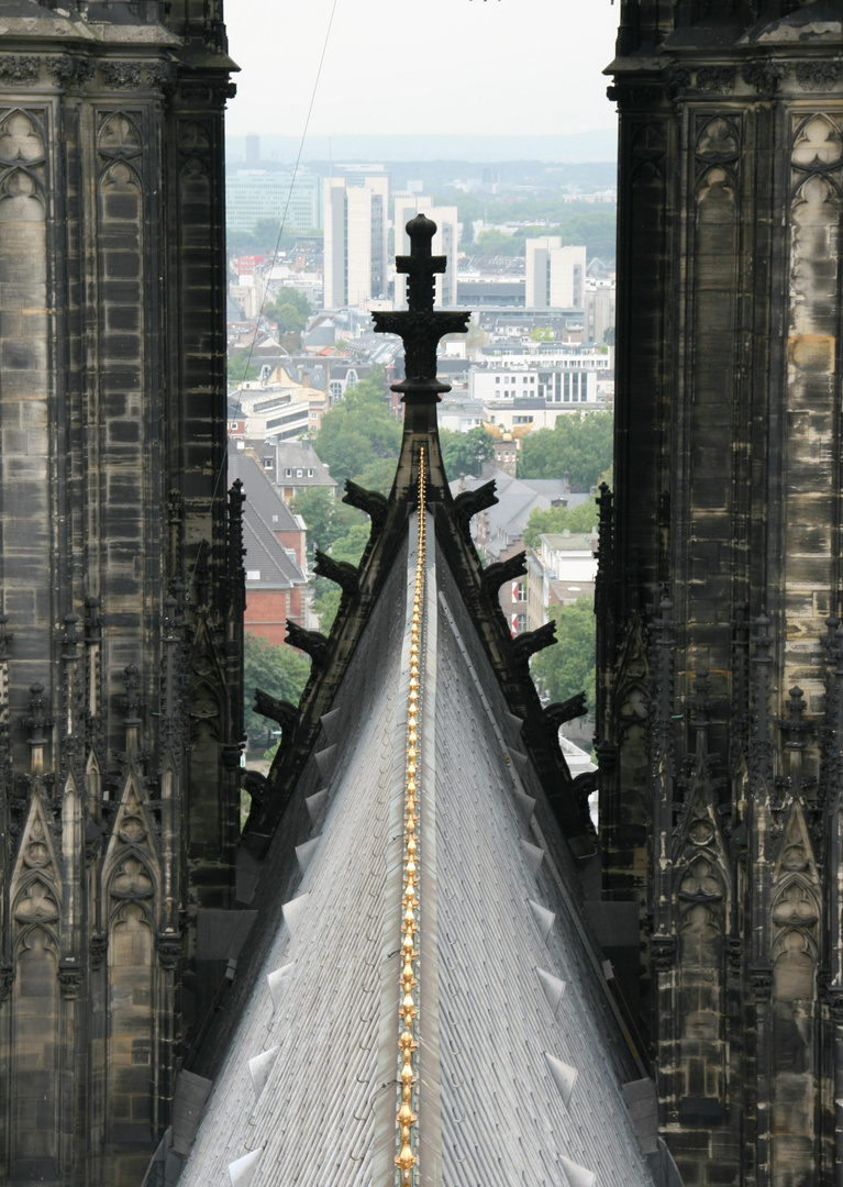 Kölner Dom / Blick durch Nord- Südturm