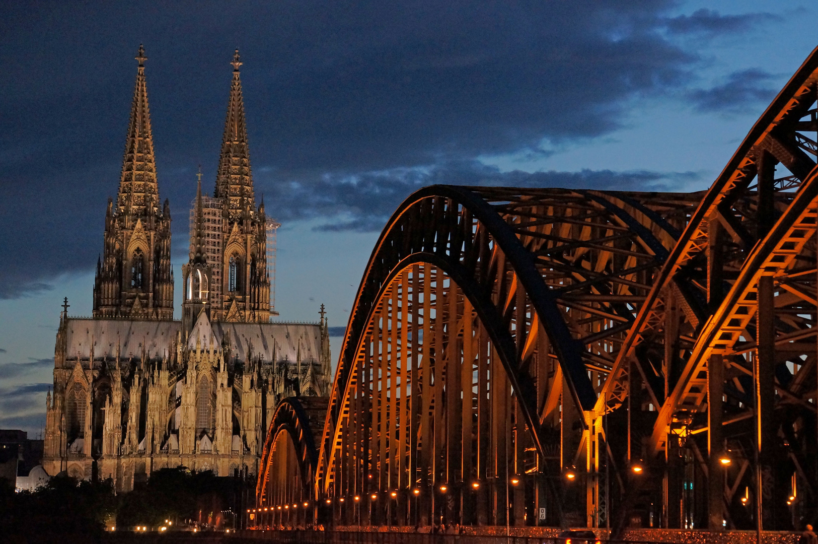 Kölner Dom by night