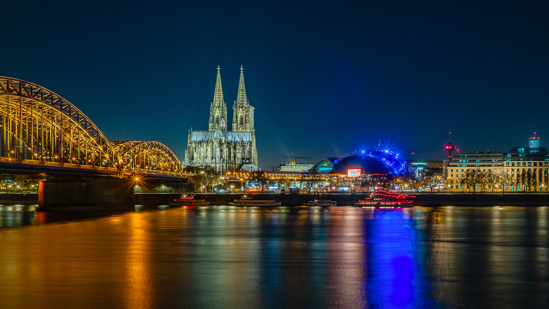 Kölner Dom. Deep Blue.