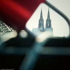 Kölner Dom eingeschlossen im Liebesschloss