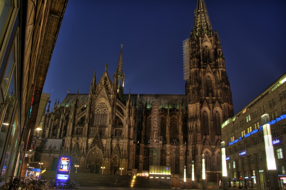 Kölner Dom früh morgens