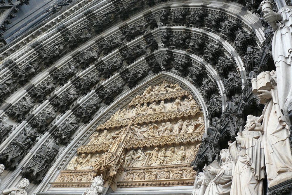 Kölner Dom / Hauptportal / Die Arbeit kann man nur bestaunen