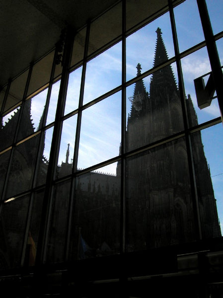 "Kölner Dom hinter Glas"