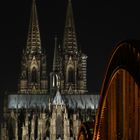 Kölner Dom hinter Hohenzollernbrücke