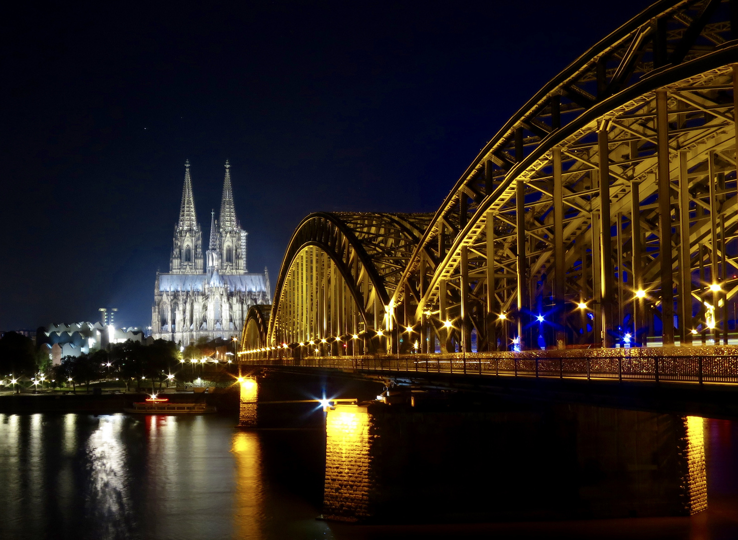 Kölner Dom  Hohenzollernbrücke