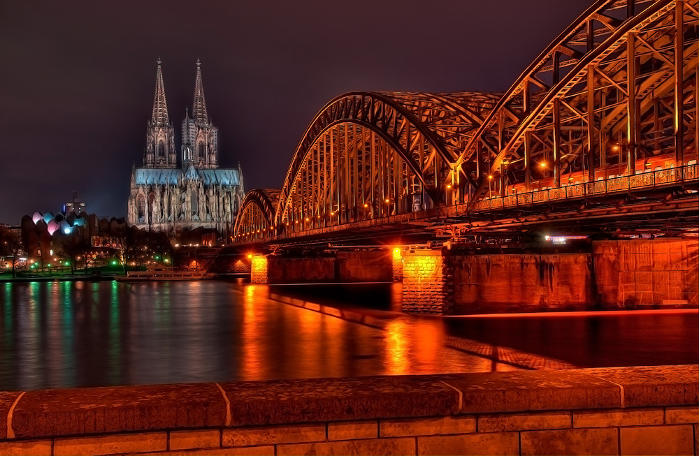Kölner Dom / Hohenzollernbrücke bei Nacht 2