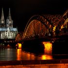 Kölner Dom / Hohenzollernbrücke bei Nacht