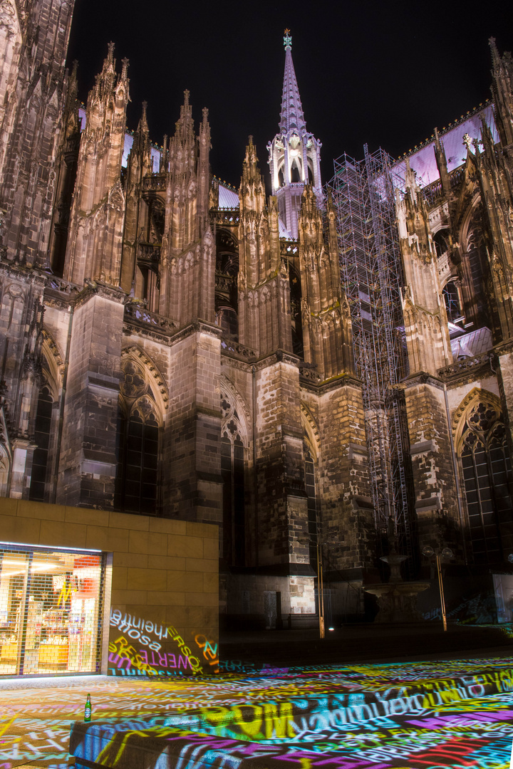 Kölner Dom illuminiert