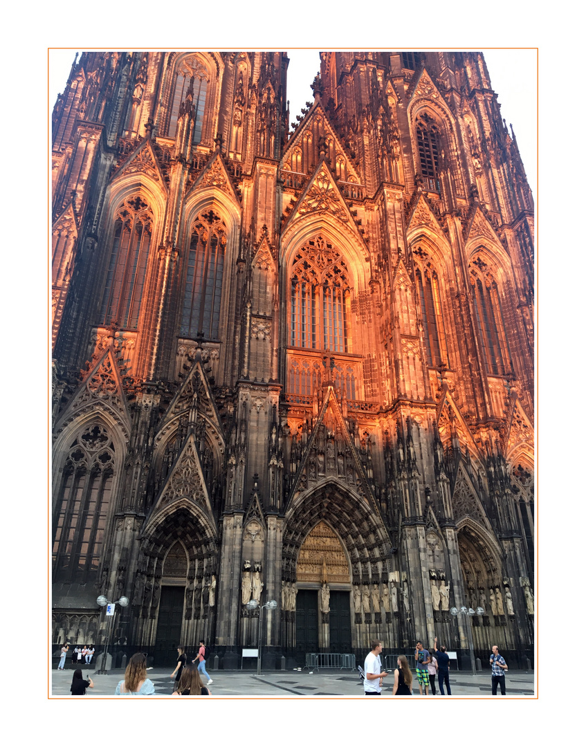 Kölner Dom im Abendlicht