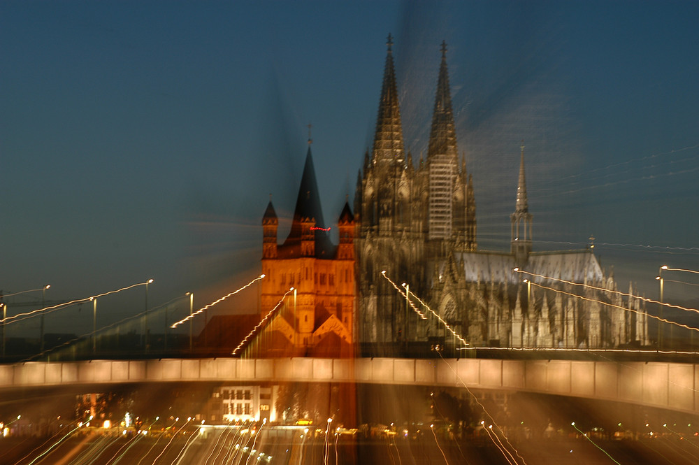 KÖLNER DOM IM FOKUS DER LICHTER