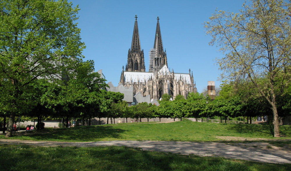 Kölner Dom im Grünen, der Rheingarten macht's möglich.