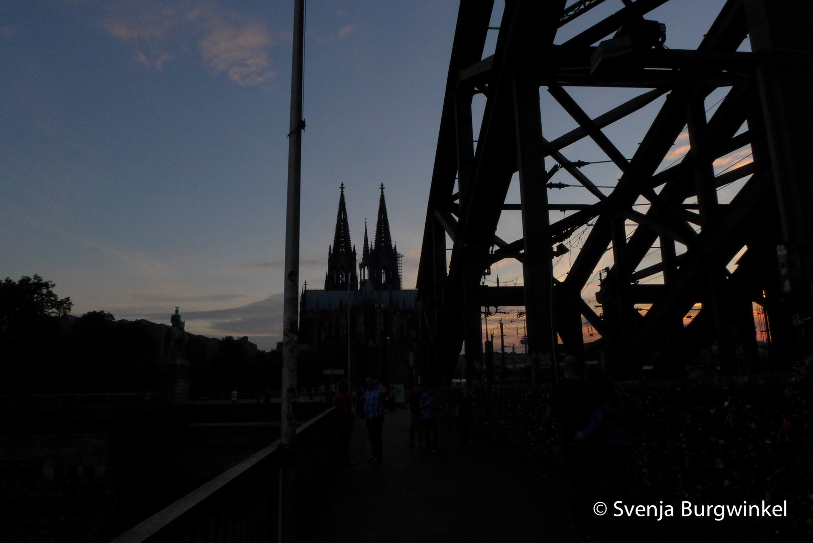 Kölner Dom im Sonnenuntergang