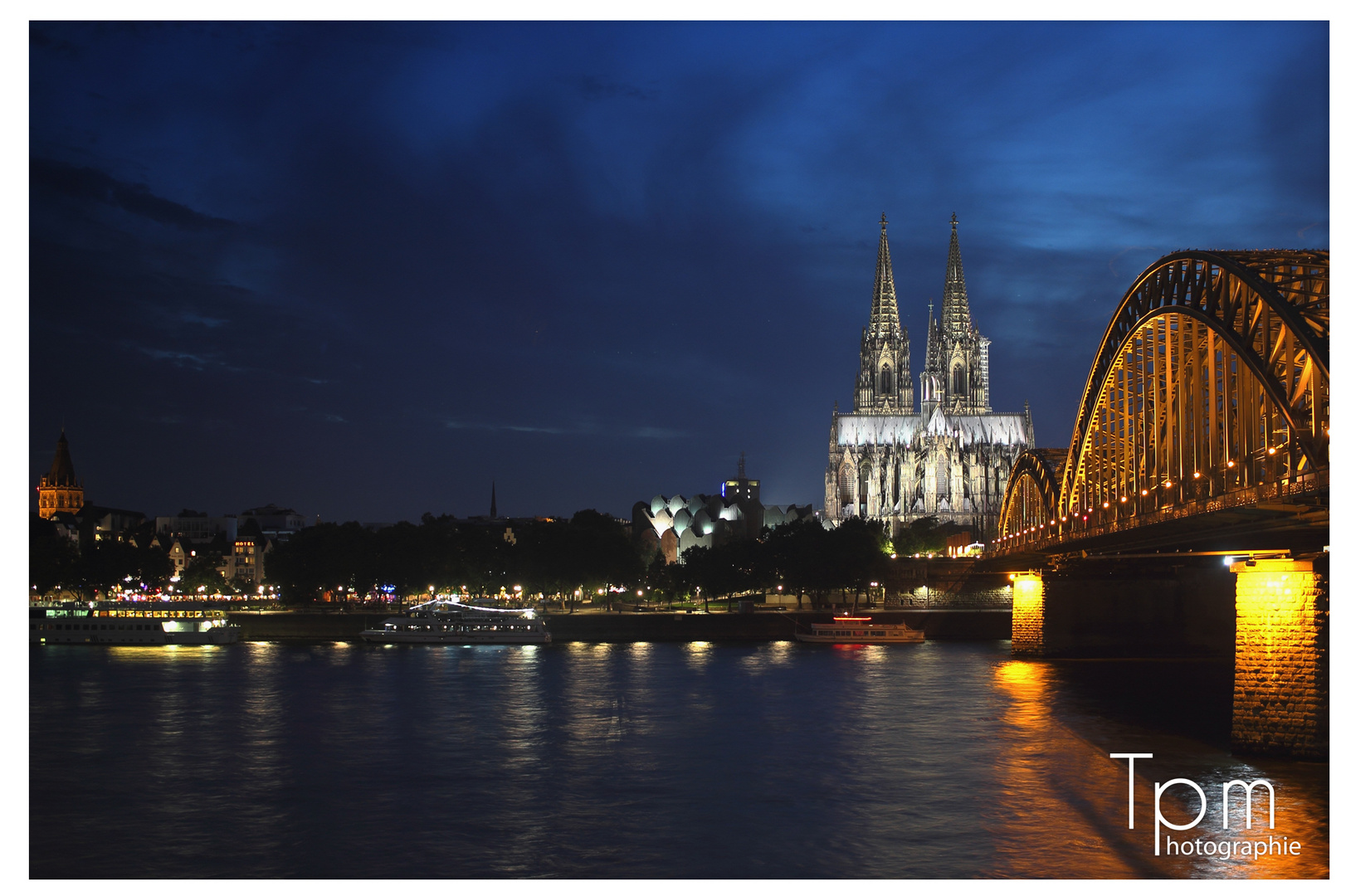 Kölner Dom im spät Sommer Abend