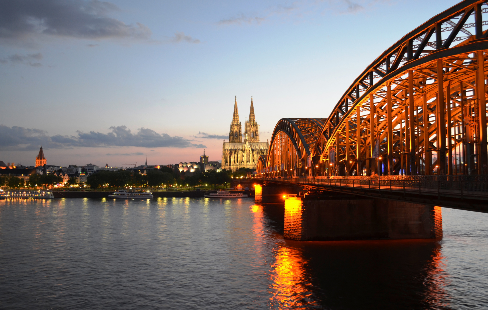 Kölner Dom in der Abenddämmerung 2