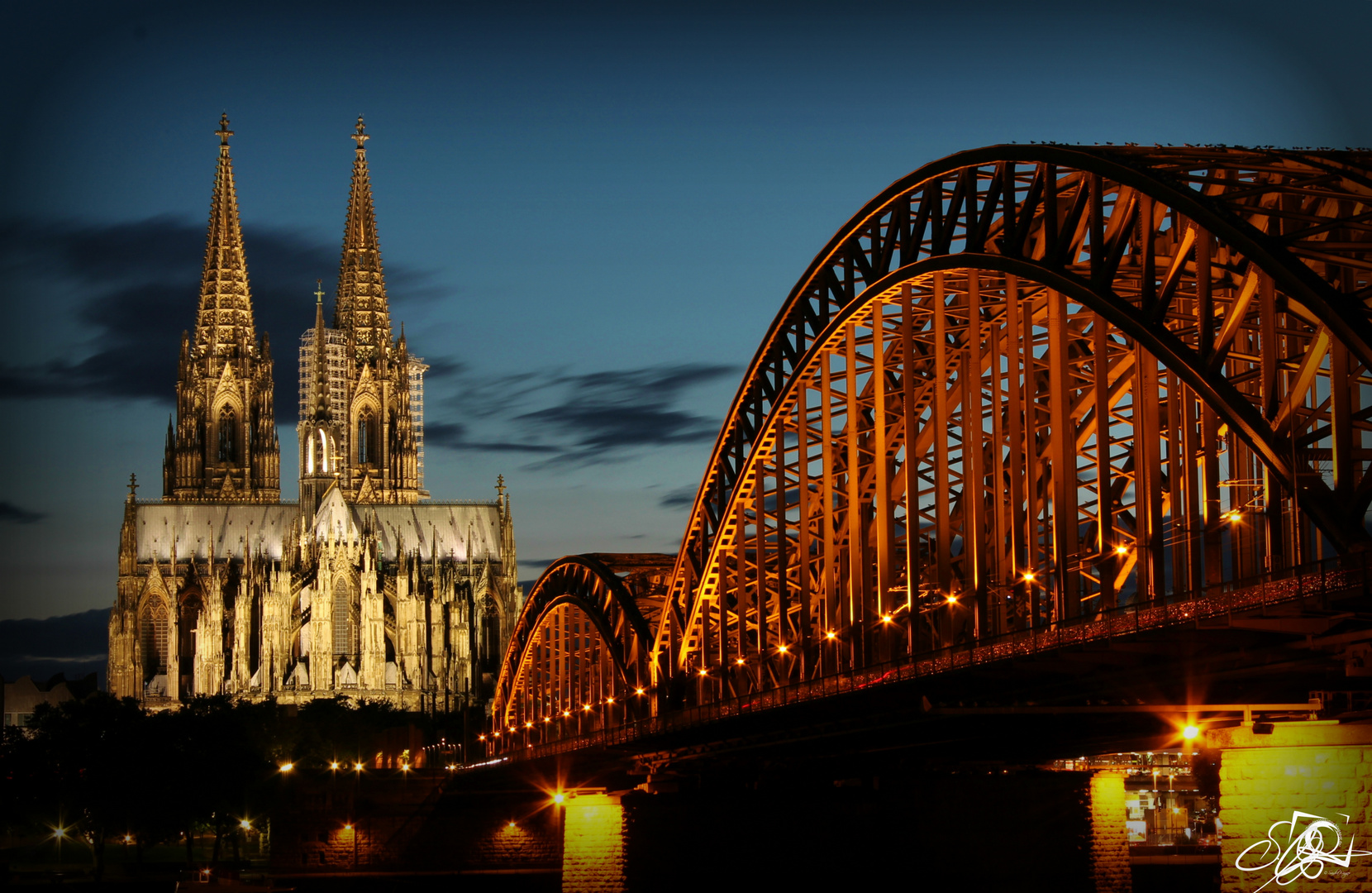 Kölner Dom in der blauen Stunde