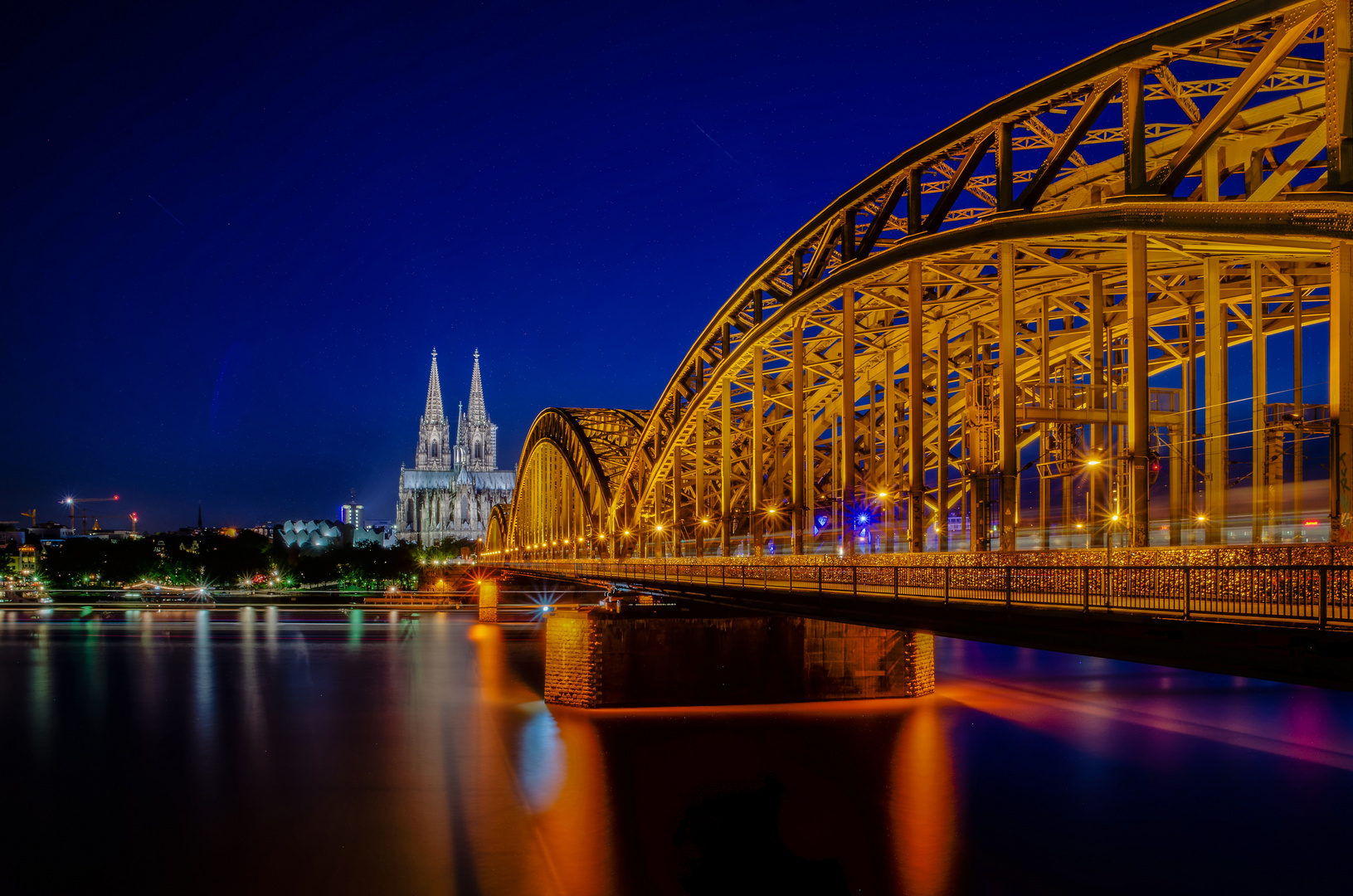 Kölner Dom in der blauen Stunde