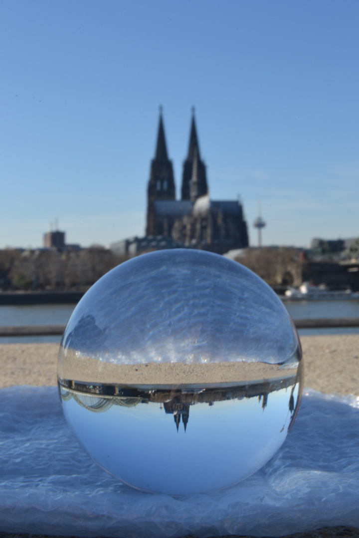 Kölner Dom, in der Kugel