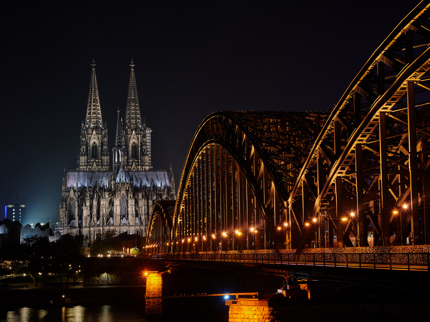 Kölner Dom in der üblichen Aufnahme