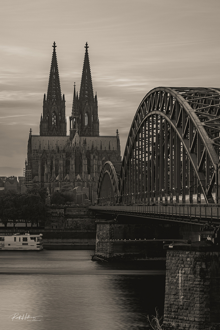 Kölner Dom in S/W