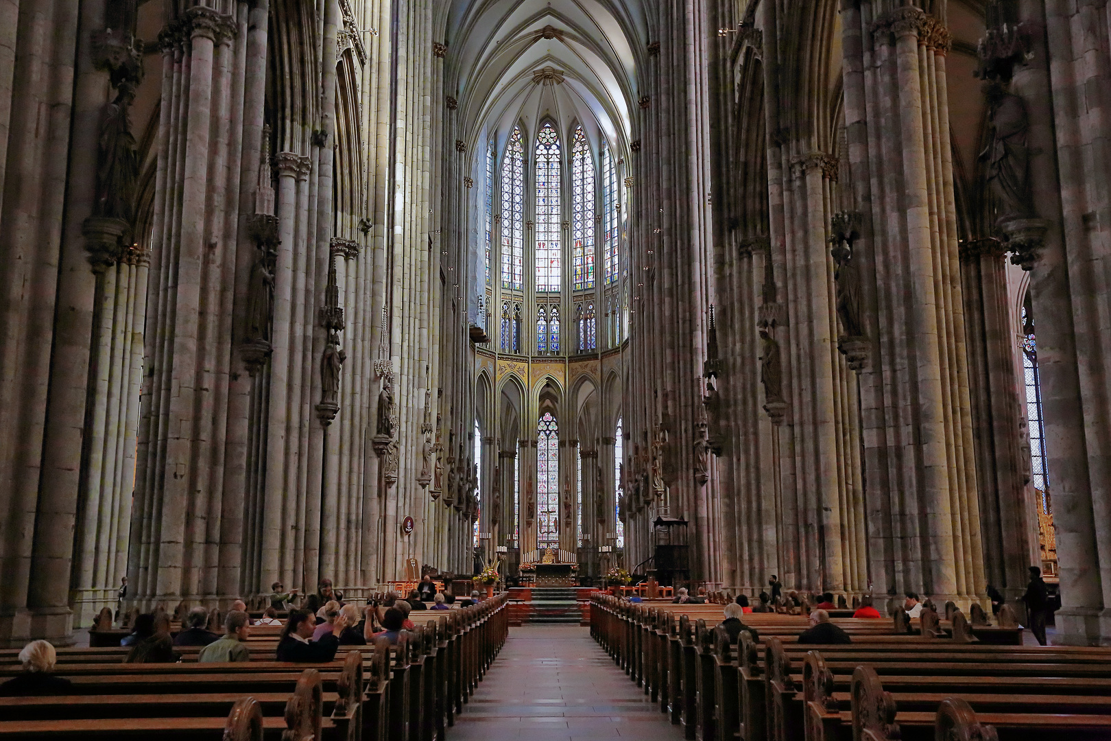 Kölner Dom - Kirchenschiff