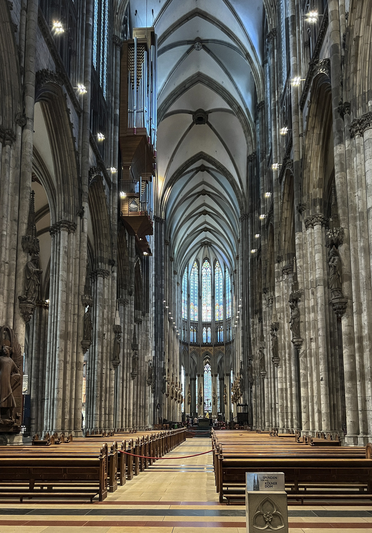 Kölner Dom – Kirchenschiff