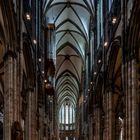 Kölner Dom                Kirchenschiff in blau