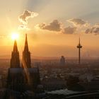 Kölner Dom kurz vor Sonnenuntergang