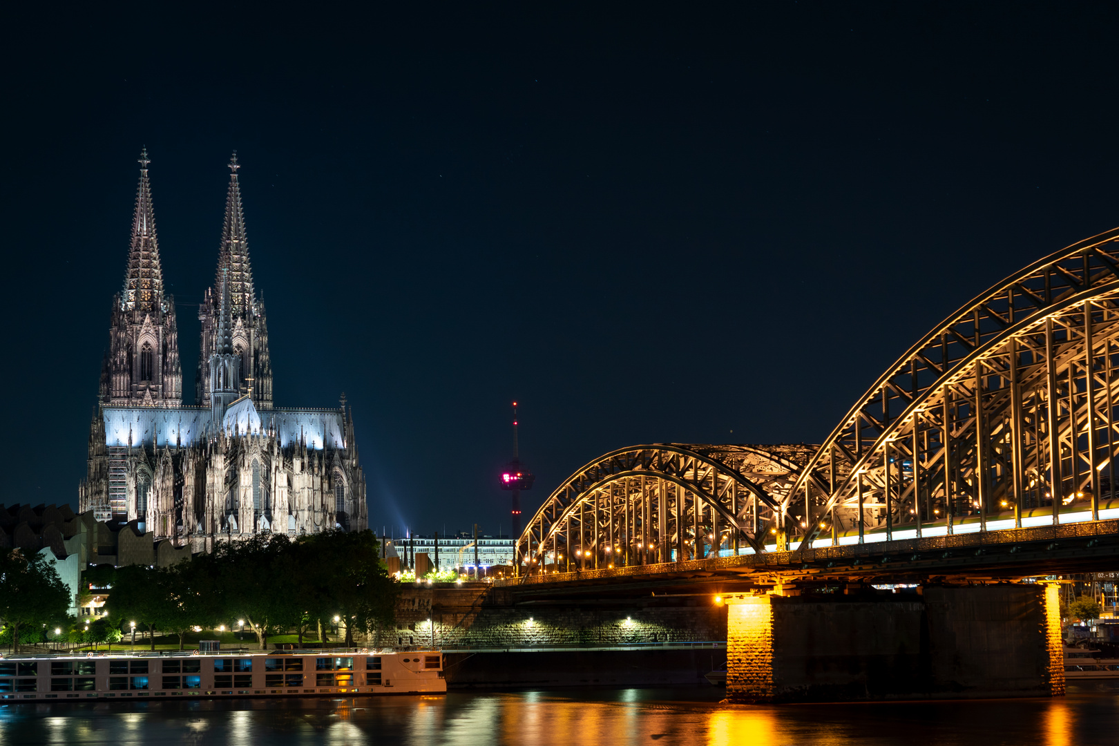 Kölner Dom links (1 von 1)