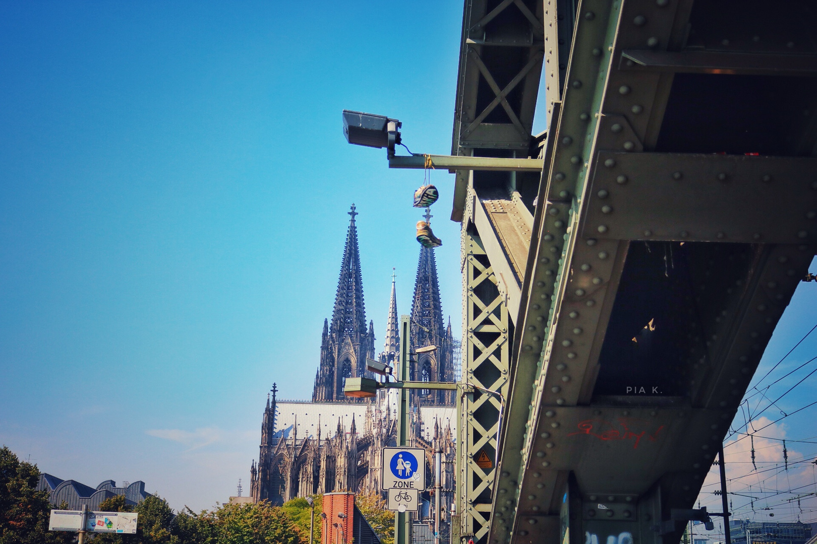 Kölner Dom mit Brücke 