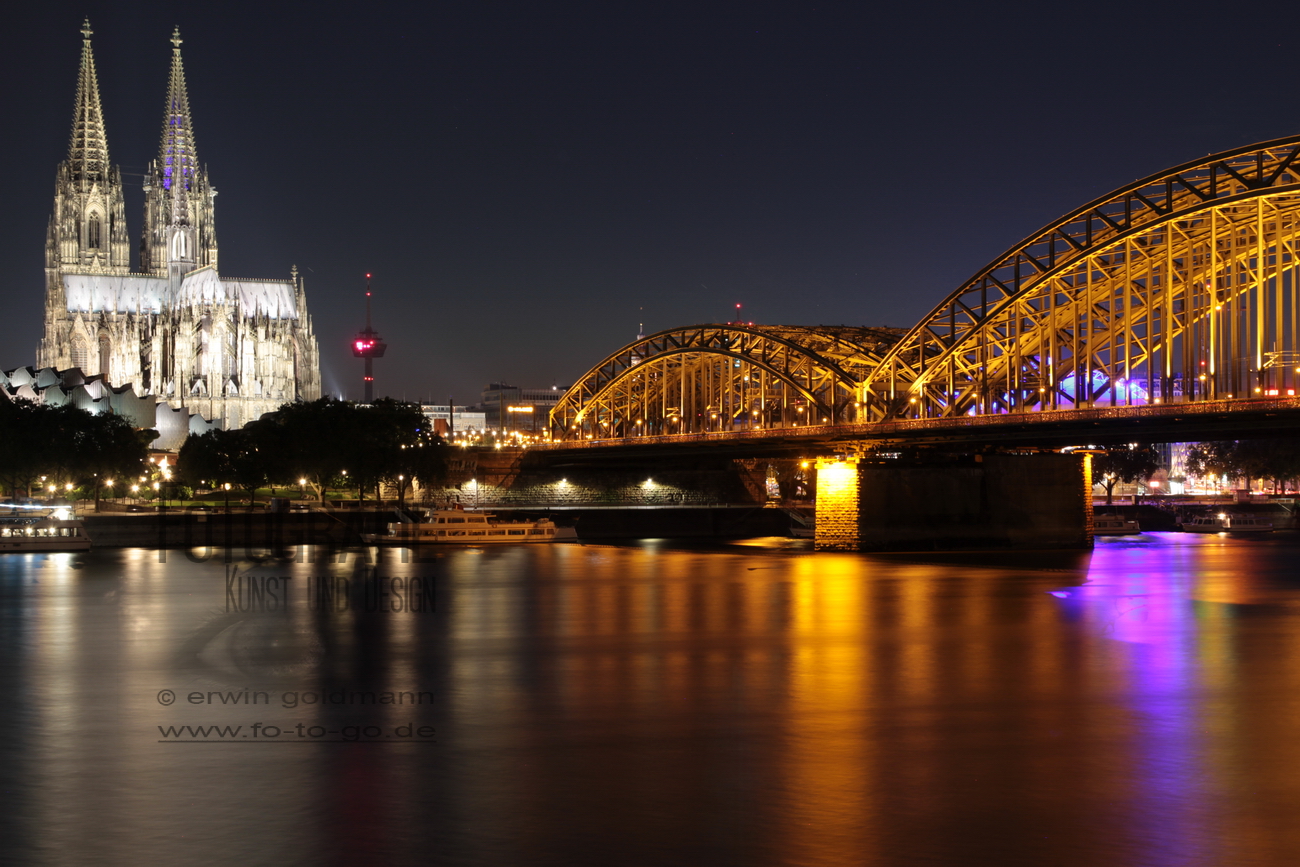 Kölner Dom mit der Hohenzollern Brücke